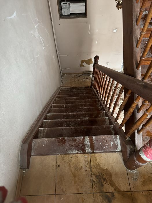 Stare schody drewniane