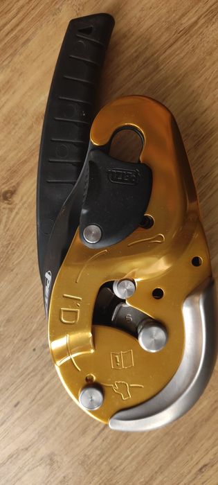 Petzl ID S nie używany - z rysami i zadrapaniami obudowy-nowy model/1/