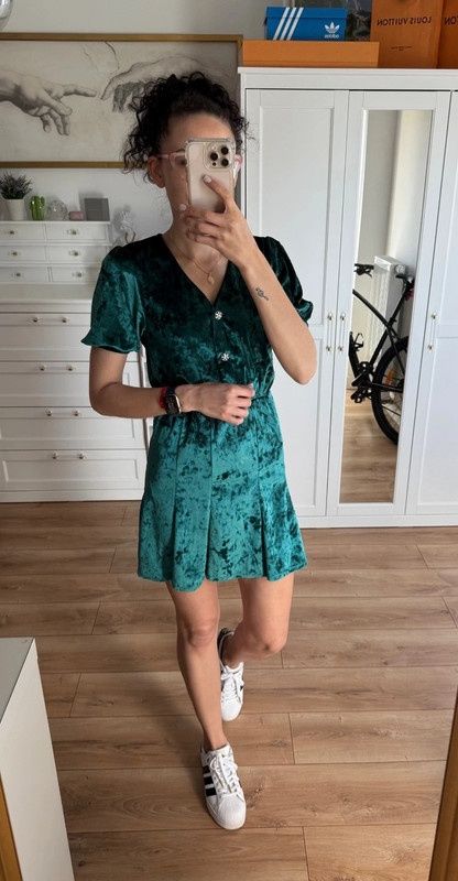 Welurowa sukienka mini Reserved XS