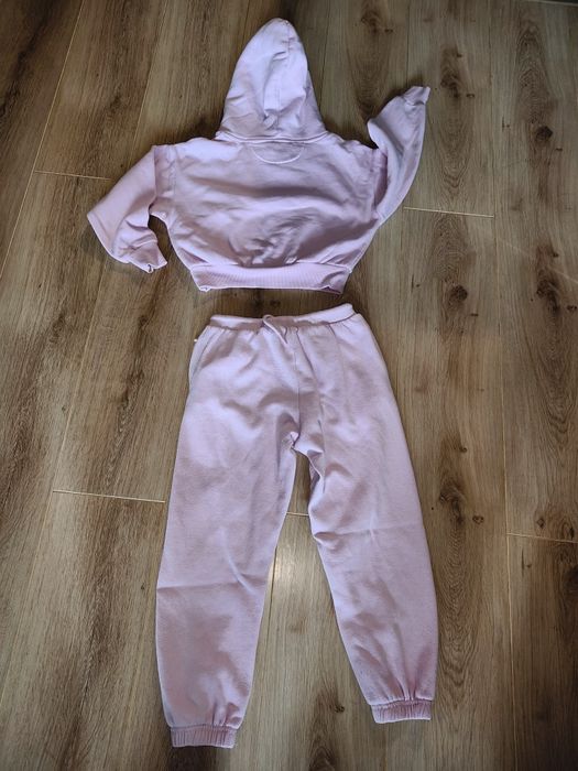 Cieplutki dres dla dziewczynki r.128
