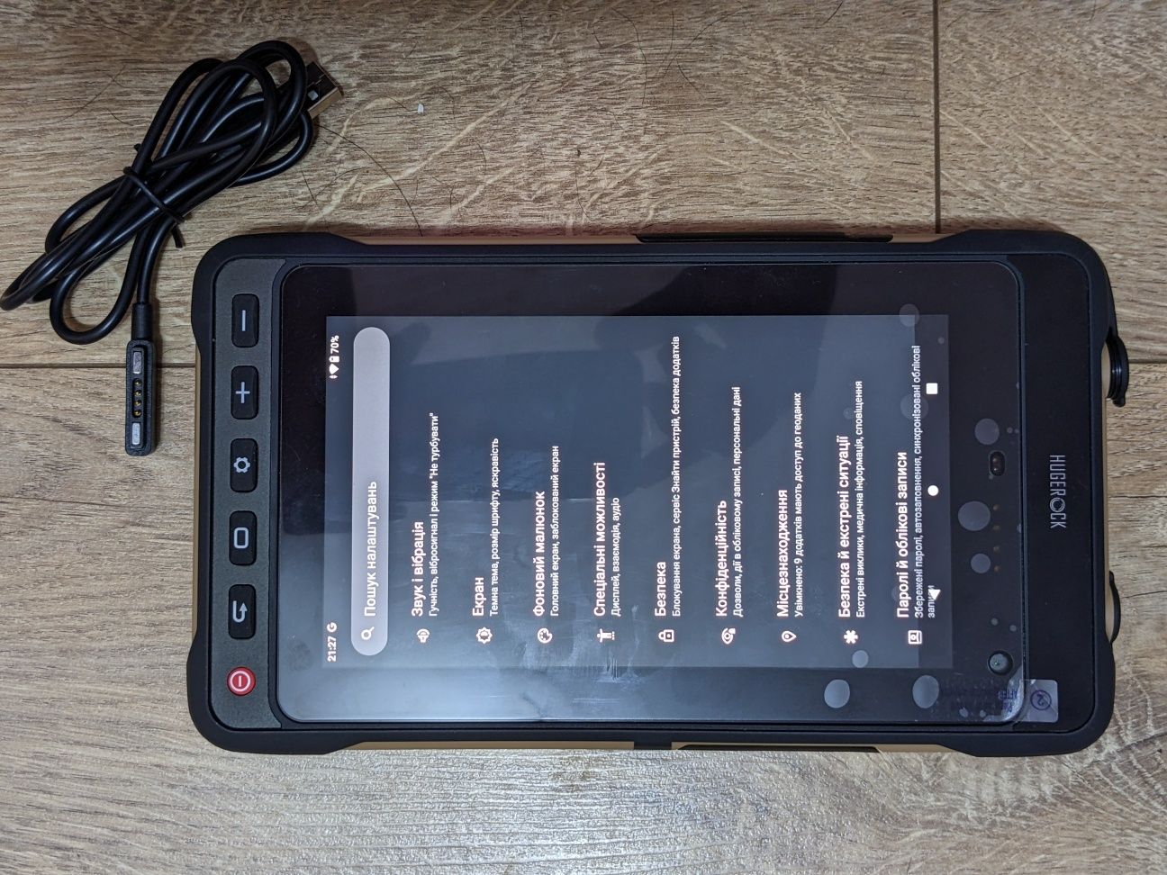 Планшет Hugerock X70.