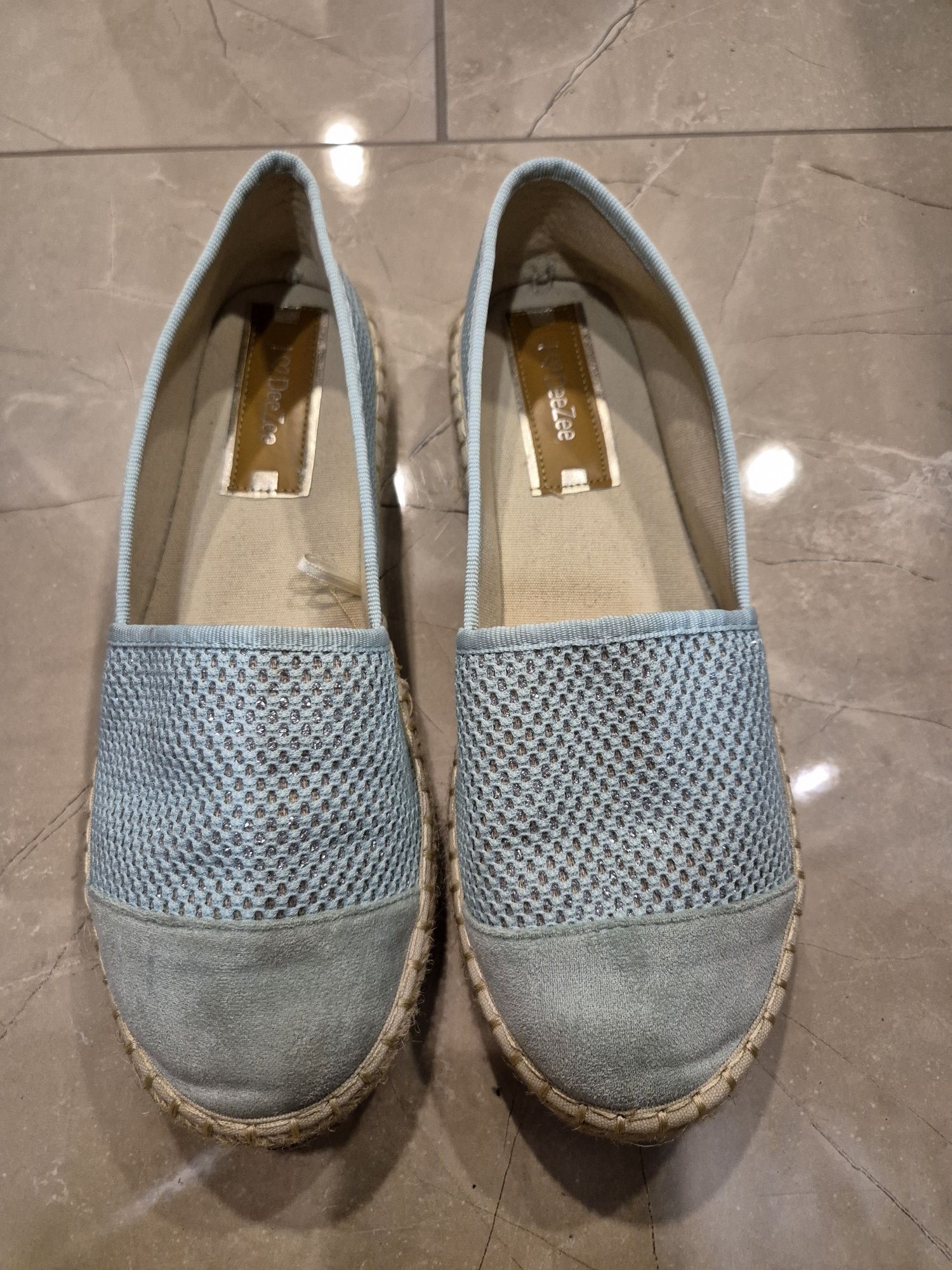 Sprzedam    buty