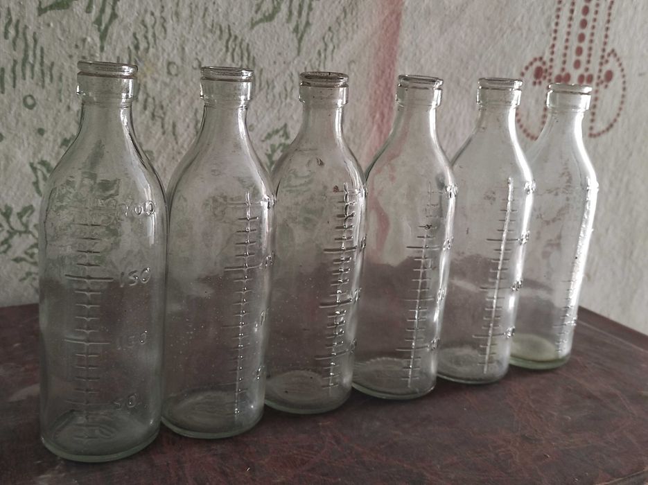 Бутилка стікляна з міркою 200 мл з часів СССР знайдено на горищі