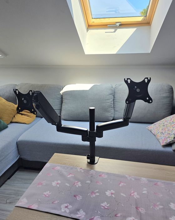 Solidny uchwyt na 2 monitory