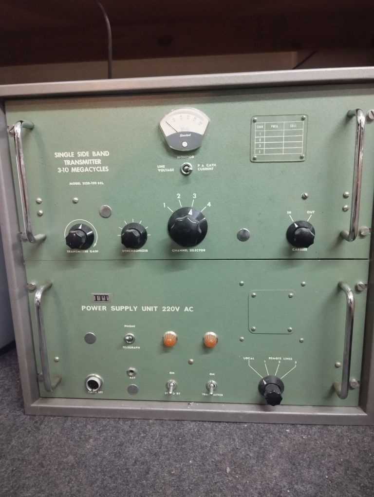 Radio militar marítimo ITT