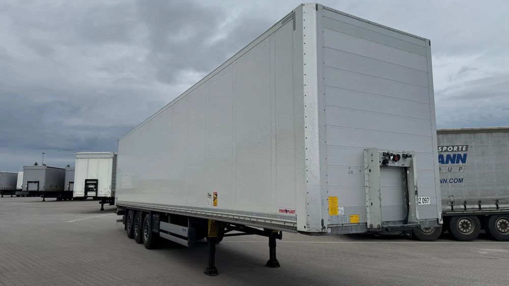 Schmitz Cargobull SCB*S3B  / Pocztówka / Сienka ściana
