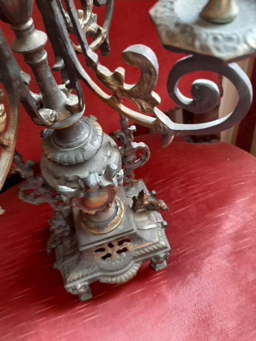 Castiçal em ferro forjado