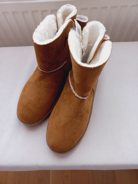 Botki damskie z futerkiem rozmiar 41 , wkładka 26,5 cm.