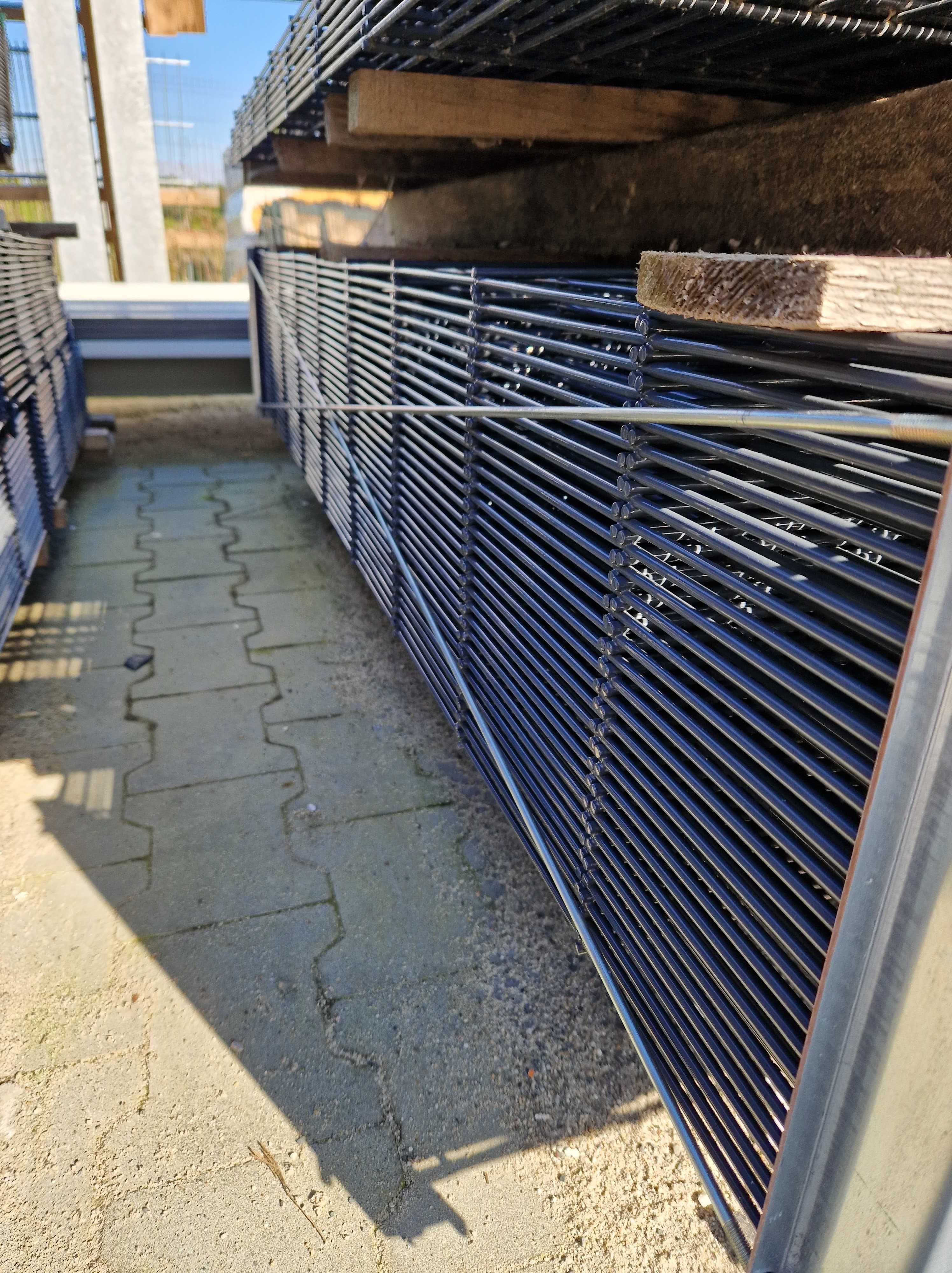 Panel ogrodzeniowy 3 D H - 1530 fi 5mm. ral 7016 Wiśniowski od ręki