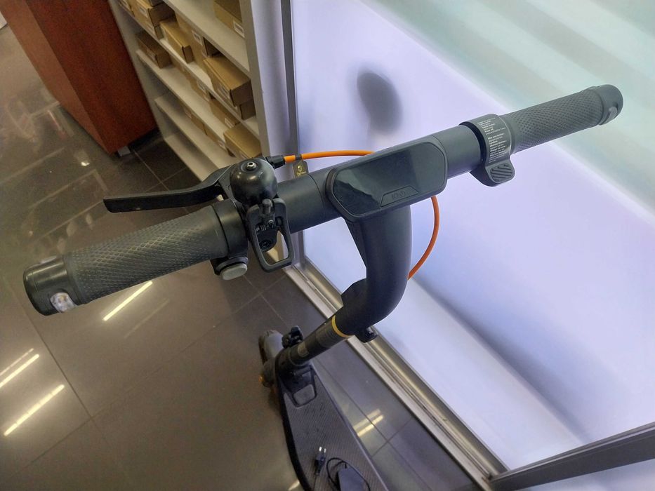 Hulajnoga elektryczna SEGWAY E2 PRO 350W 35KM 10" CZARNY