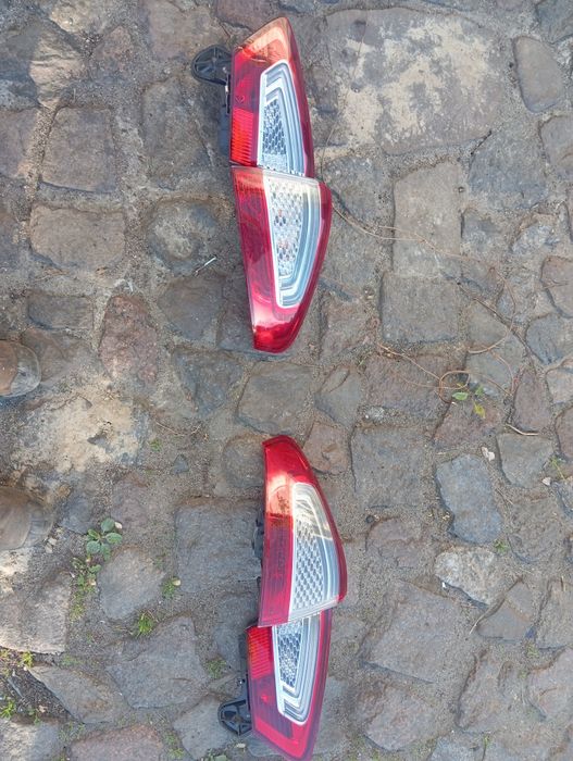 Ford Mondeo sedan lampy tył kod lakieru BA