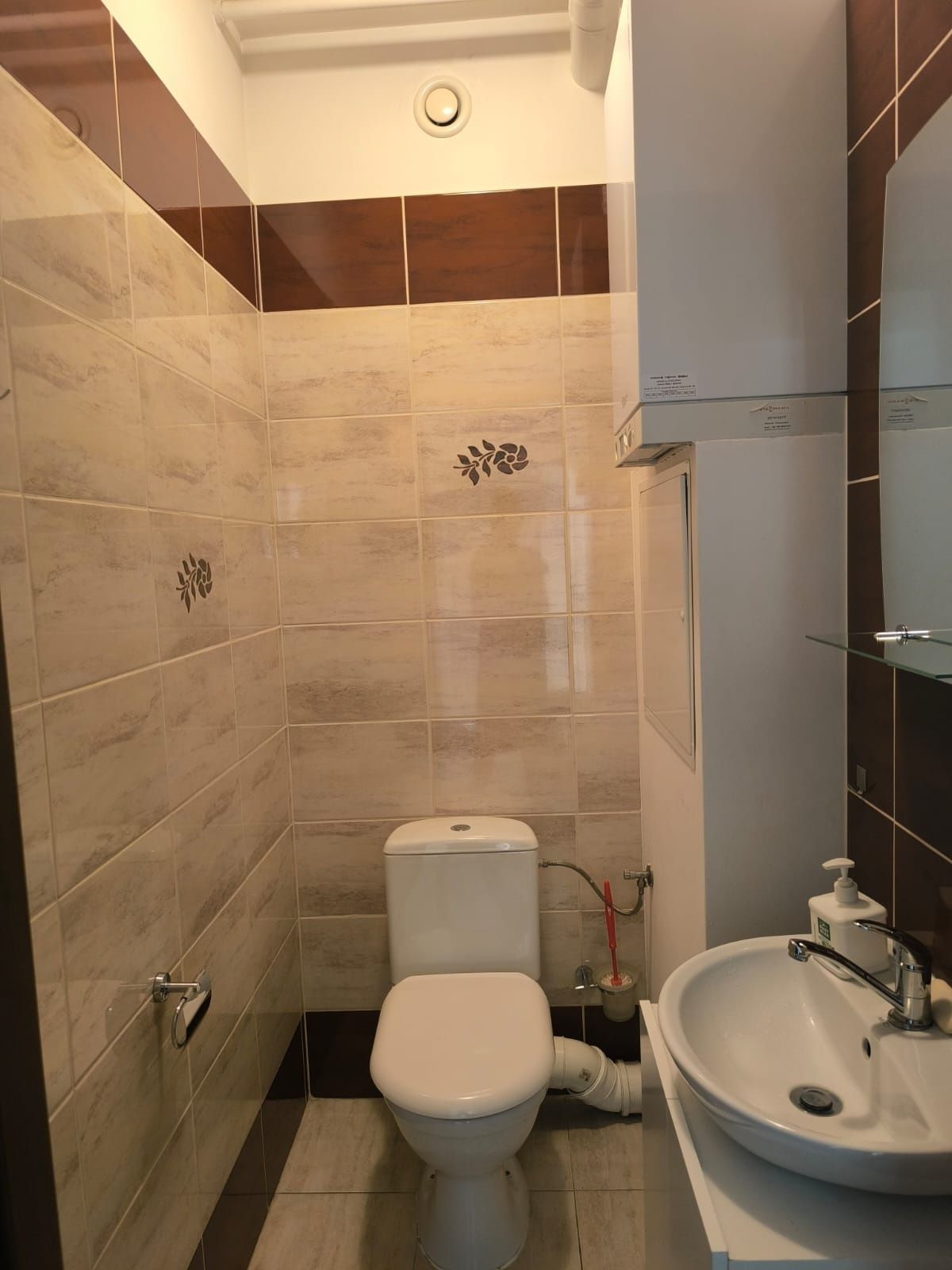 Pokój urządzony w apartamencie 2x łazienka , balkon , parking .