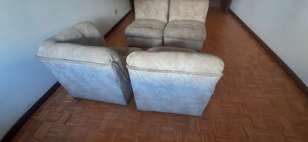 Conjunto de 4 sofás individuais usados