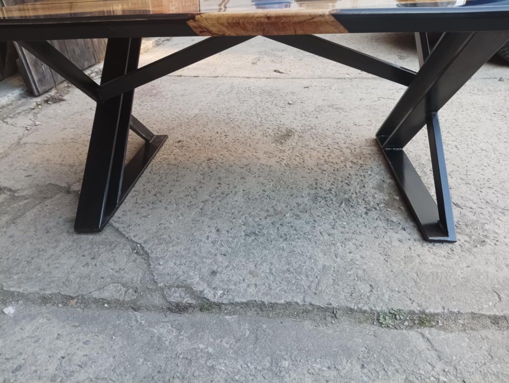 Stolik z żywicy epoksydowe