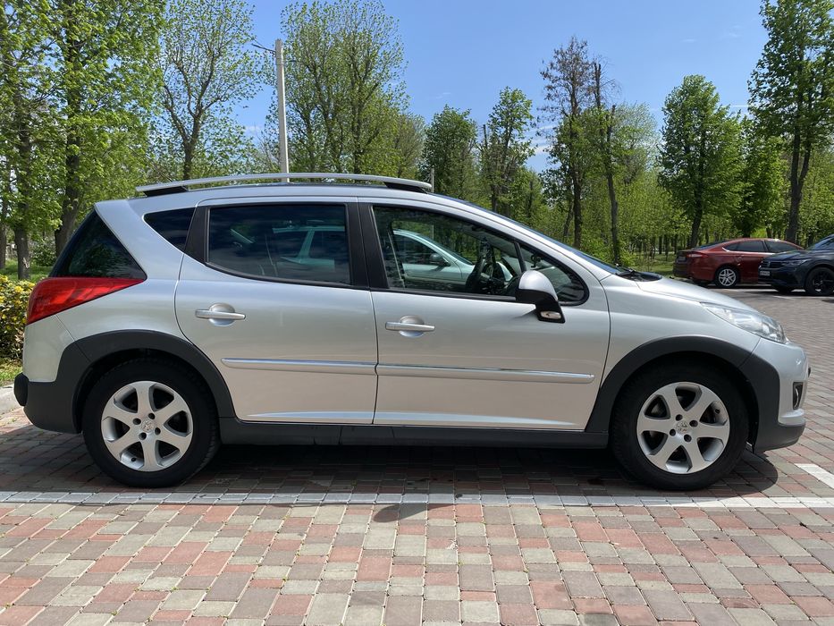Peugeot 207 sw cross