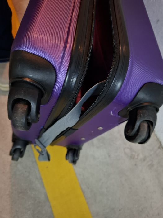 Mala de viagem de cabine em bom estado