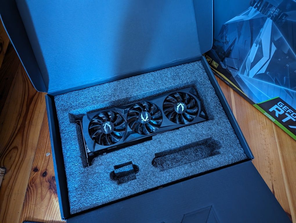 Karta graficzna RTX 2080 8GB komplet złotac