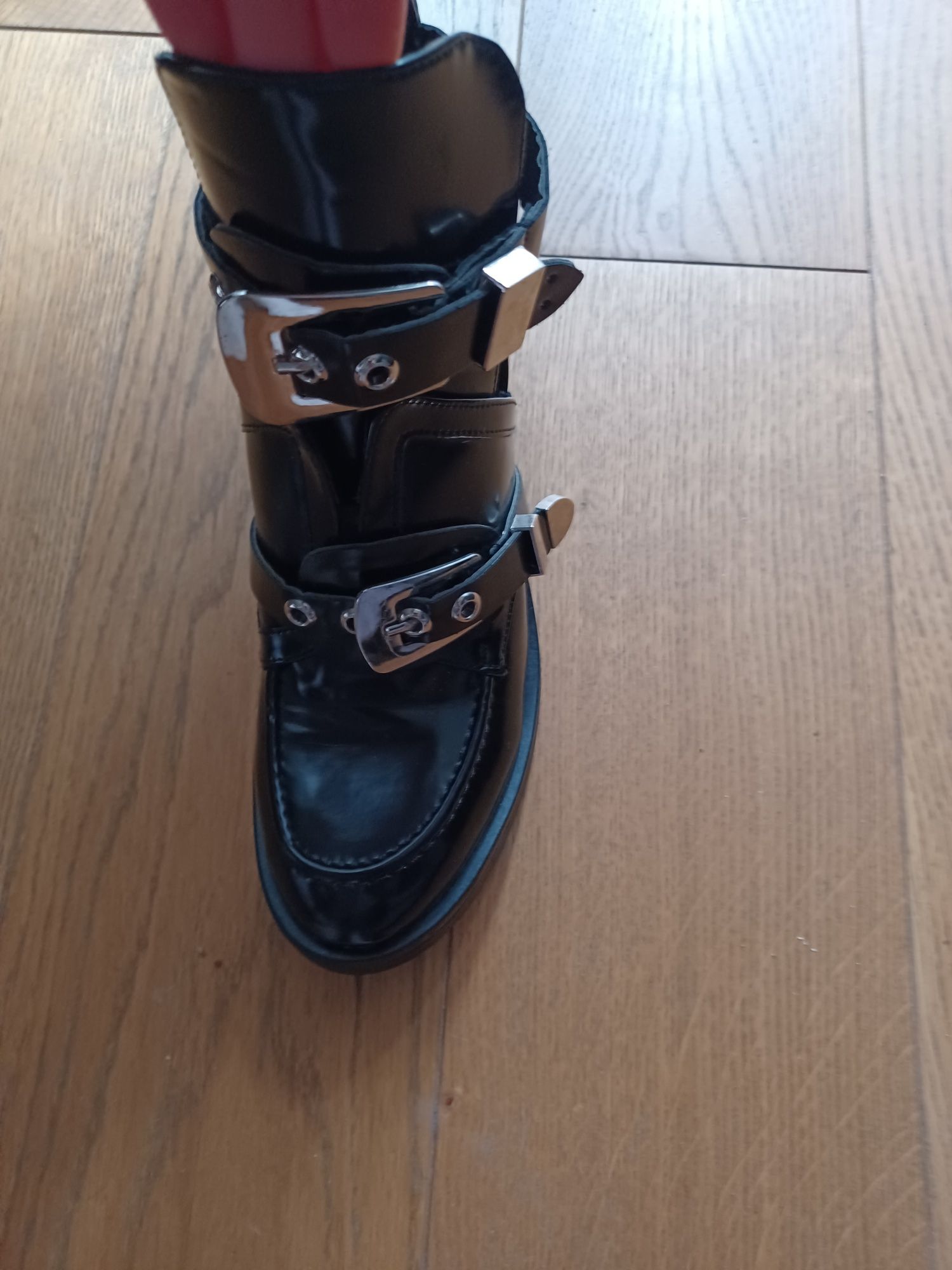 Buty damskie lakierowane