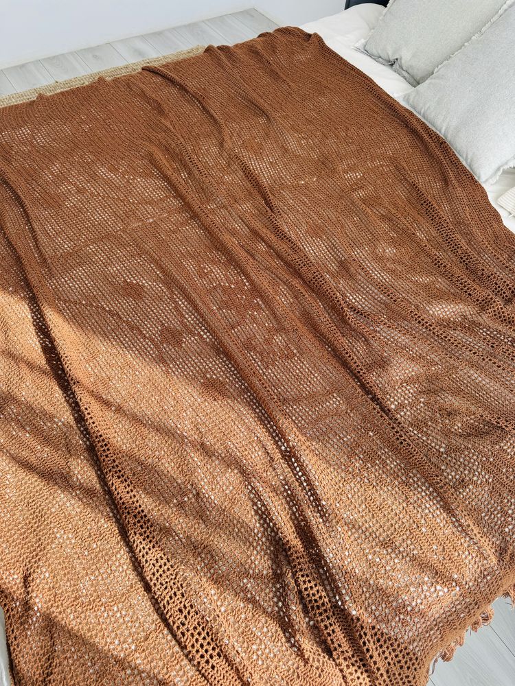 Obszerna dziergana ręcznie robiona narzuta na łóżko kanapę narożnik