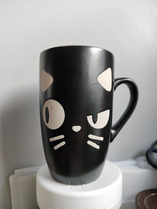 Nowy czarny kubek z kotem