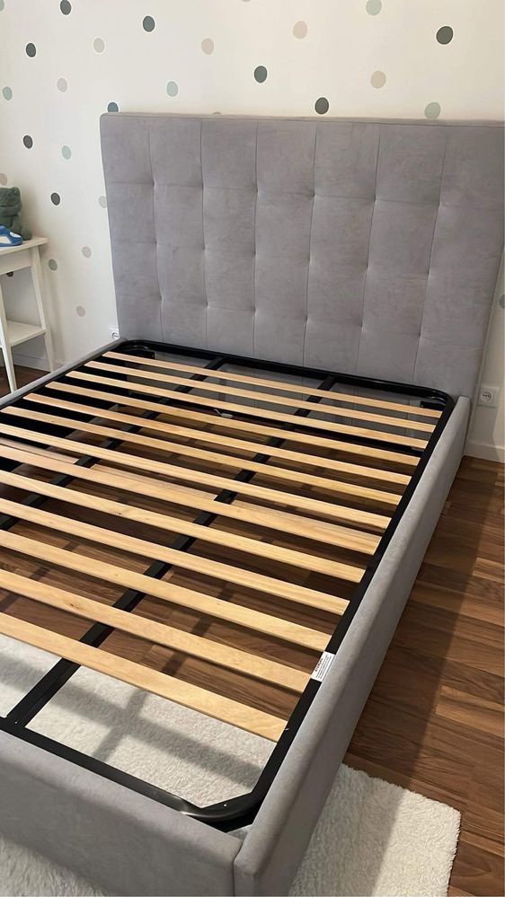 Cama estofada cinza