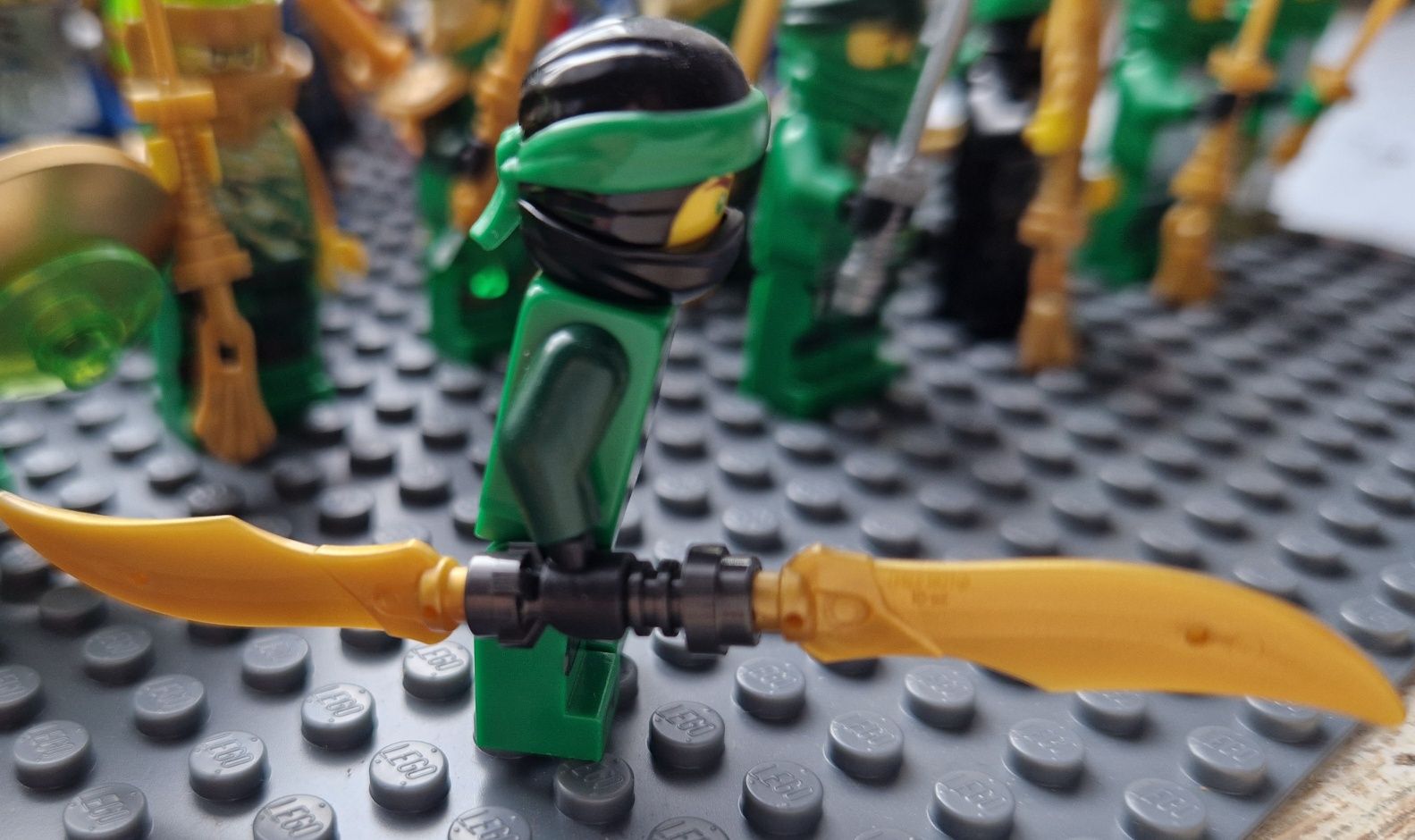 Lego Ninjago figurka njo516 Lloyd broń