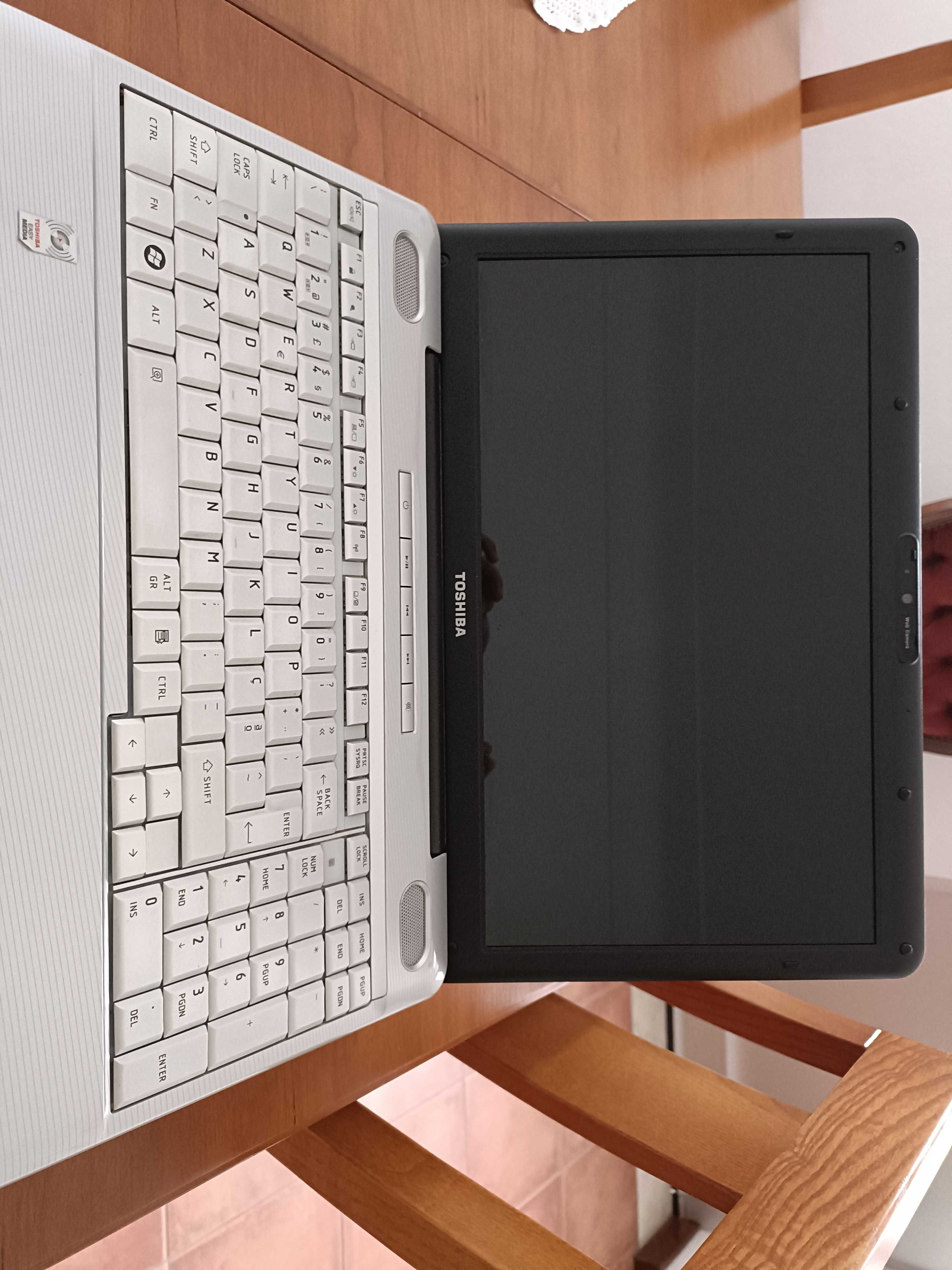 Computador TOSHIBA em muito bom estado sem nenhum problema