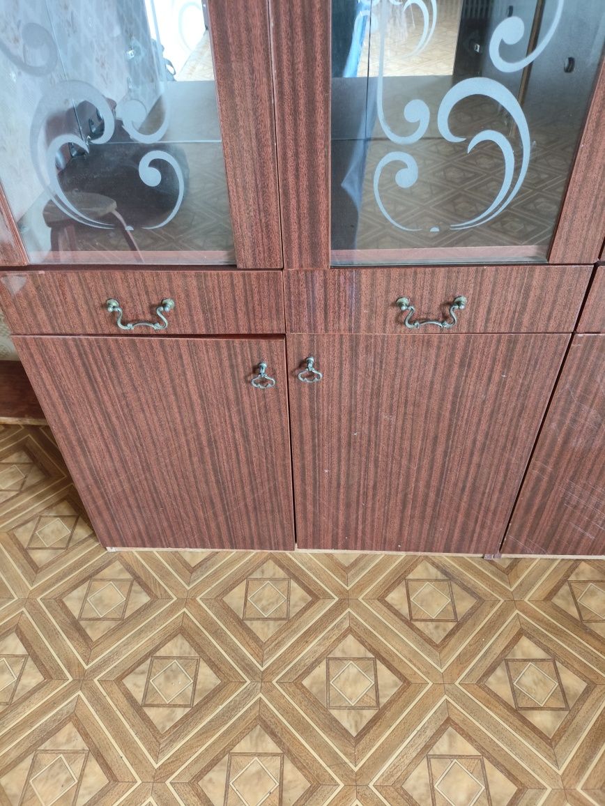 Продам стенку советскую