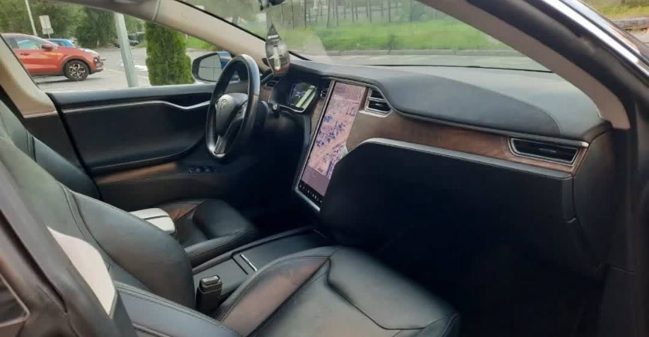 Tesla model S 2016