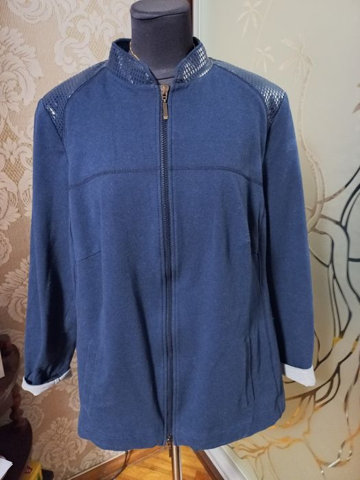 Чудесная курточка- толстовка! Размер 60-64!