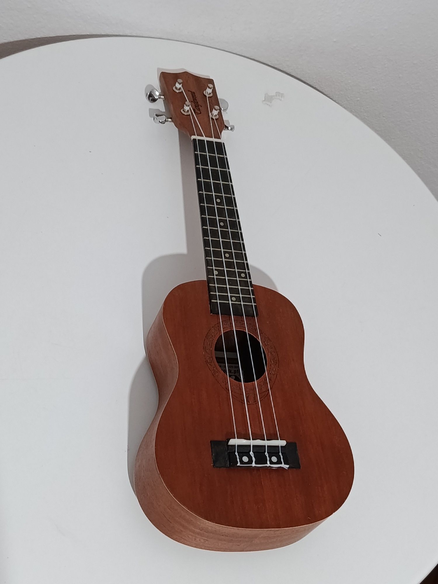 Ukulele acústico de madeira - como novo