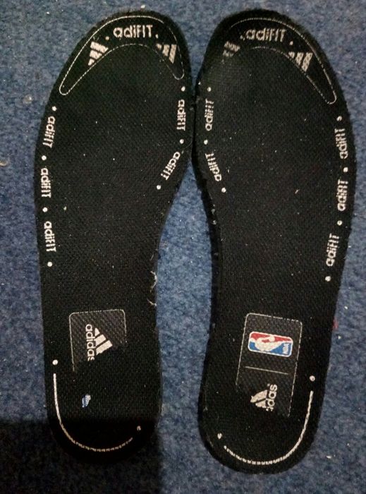 Продам кроссовки adidas