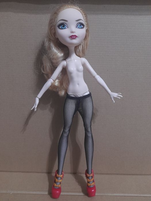 Boneca da colecção Ever After High