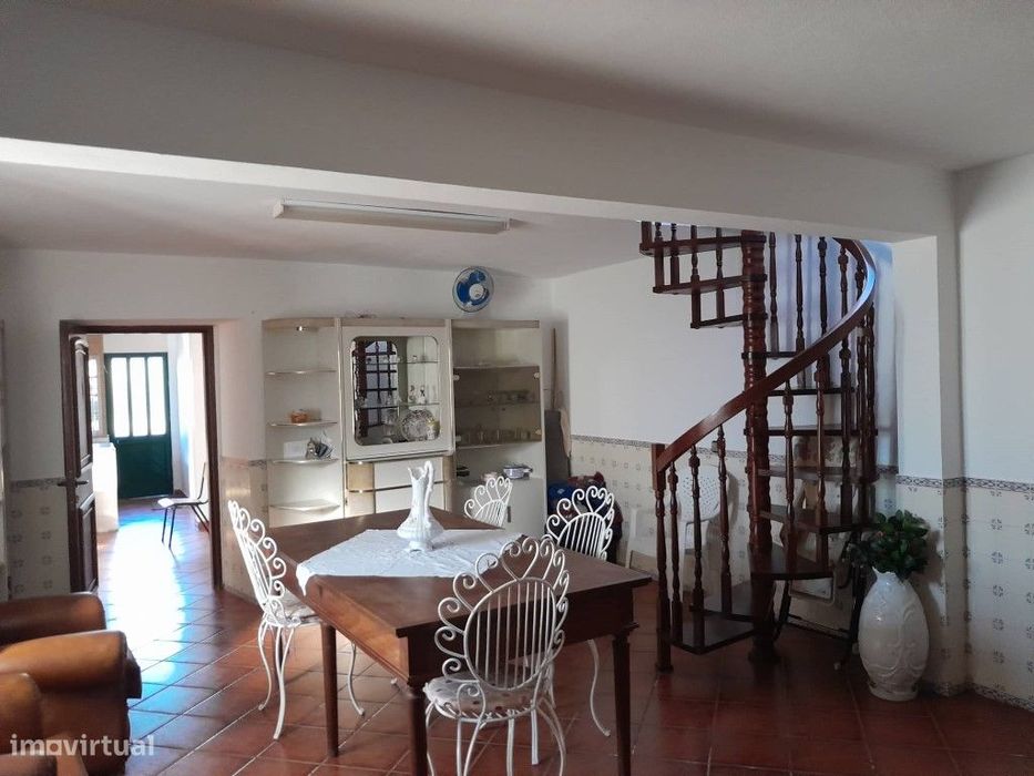 Arrendamento | Moradia T4 com Quintal e Terraço a 4 minutos da Vila...