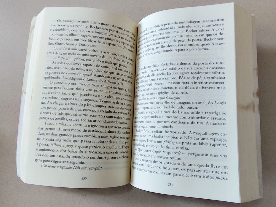 Lote de 2 Livros Dan Brown - A Conspiração / Fortaleza Digital