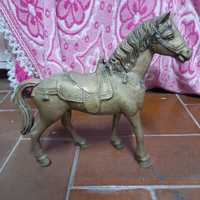 Cavalo bronze maciço