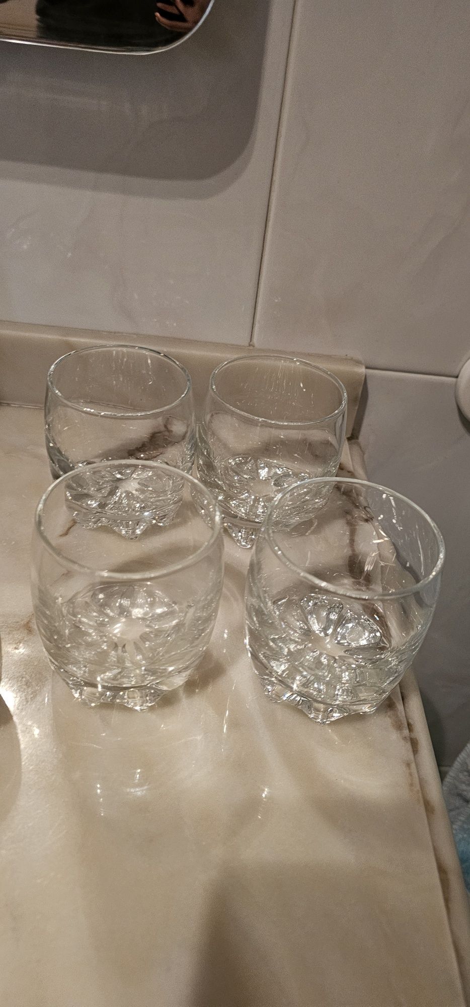 Copos em vidro branco (vendo todos por 3 €)