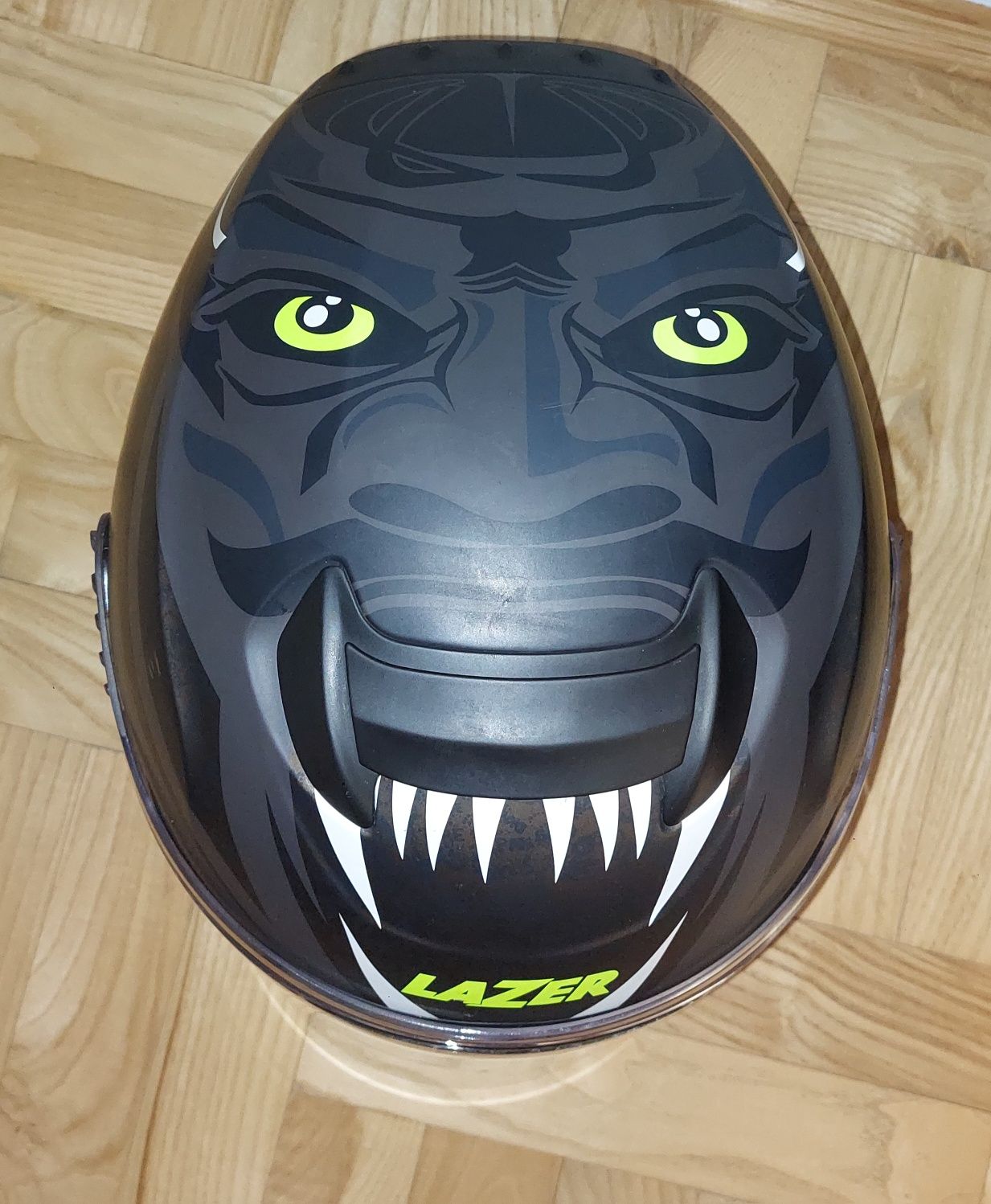 Kask sportowy marki Lazer z Interkomem marki FreedConn