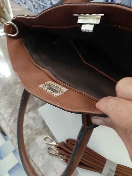 Carteira castanha alta