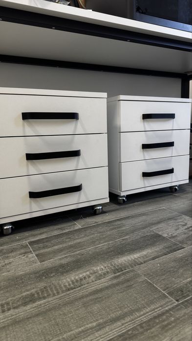 Тумба на 3 шухляди