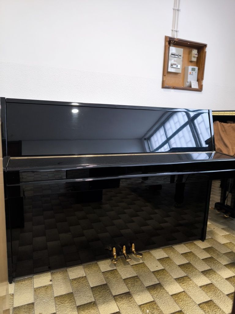 Piano Yamaha M5E