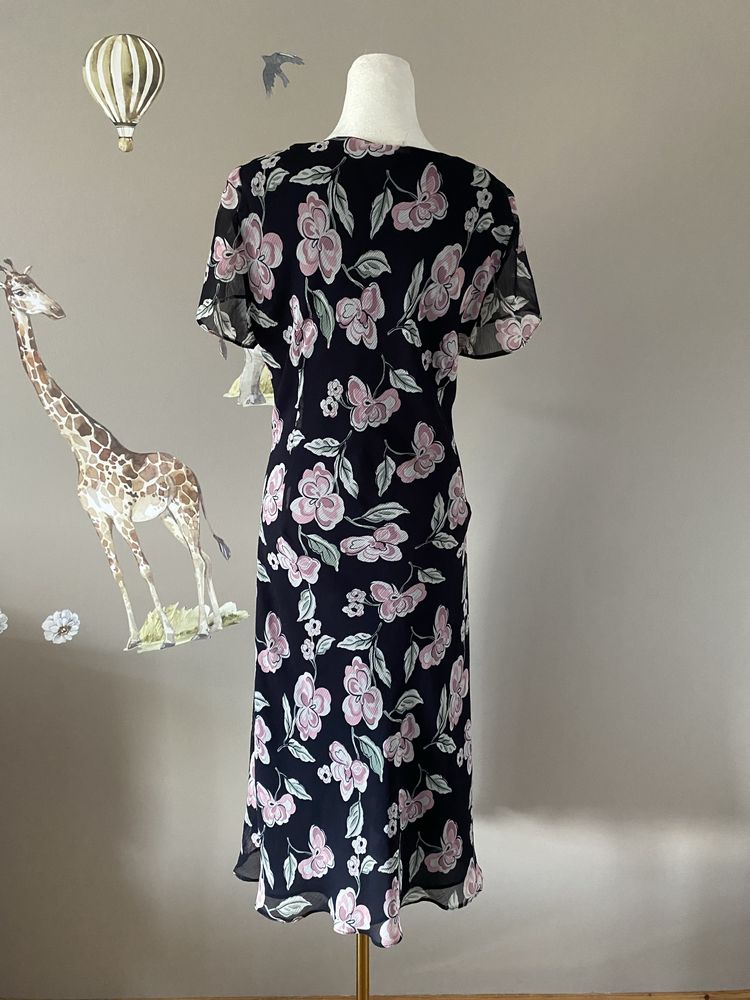 Elegancka sukienka plus size midi wygodna elastyczna