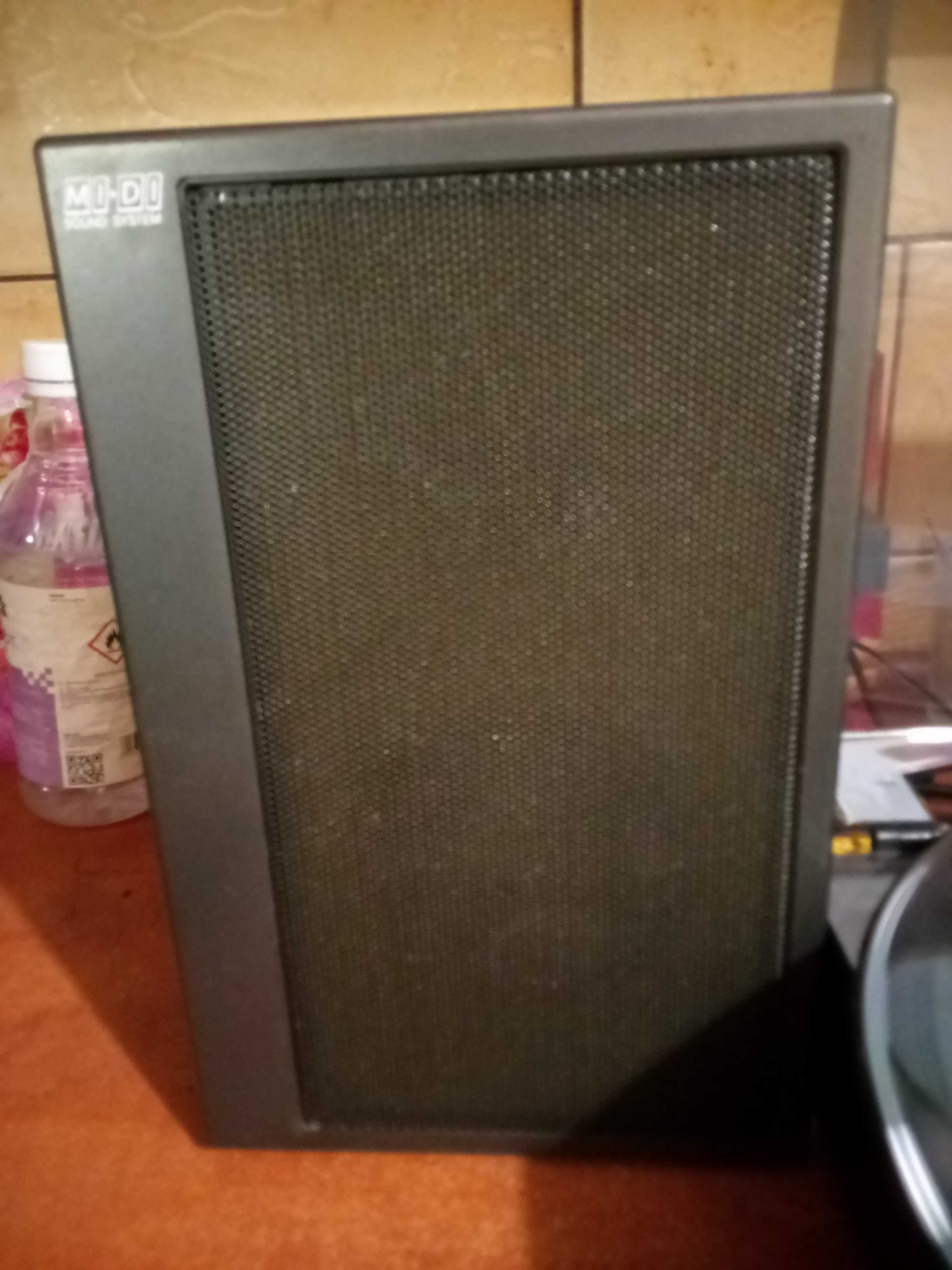 Gramofon ze wzmacniaczem i kolumnami