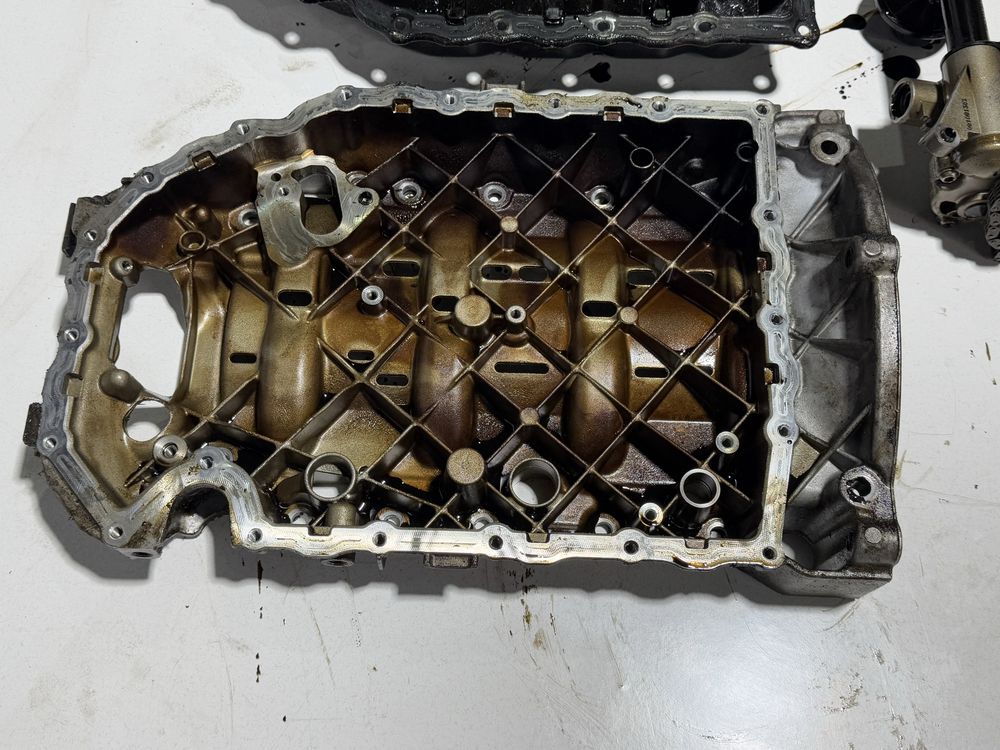 Піддон 1.8 tsi bzb пассат б6 гольф 5 шкода а5 масляний поддон насос
