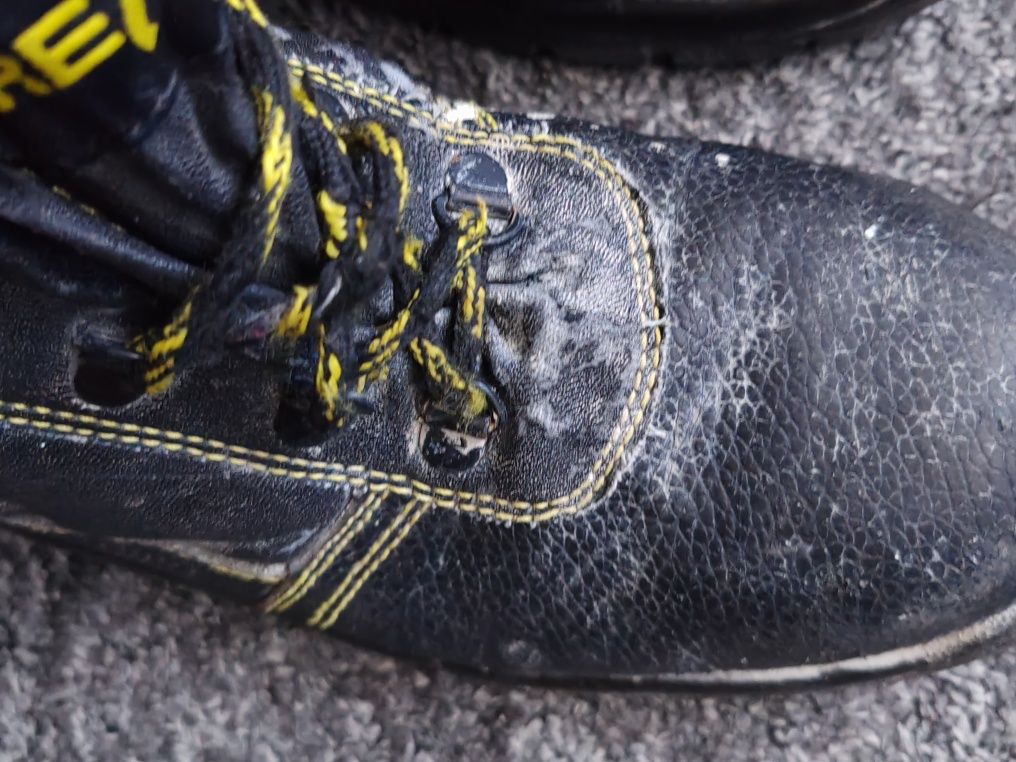 Buty robocze Reis 42 używane.