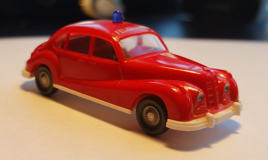 Model WIKING BMW 501 straż pożarna w skali 1/87