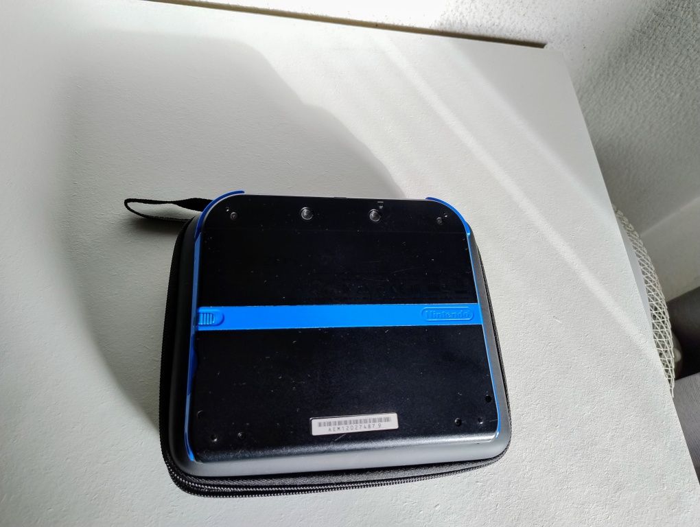 2DS desbloqueado com 17 jogos na memória