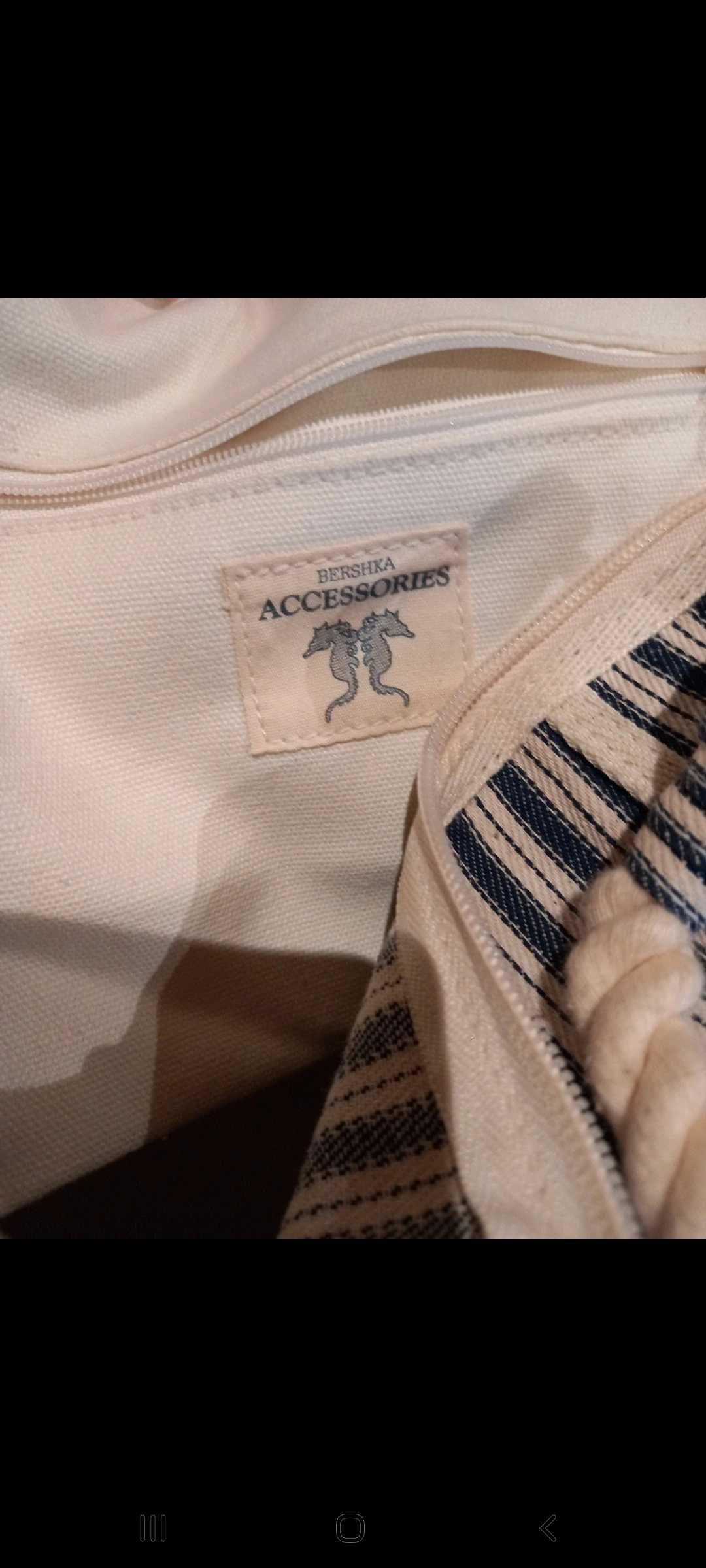 Bolsa de verão,  azul e branca, Bershka