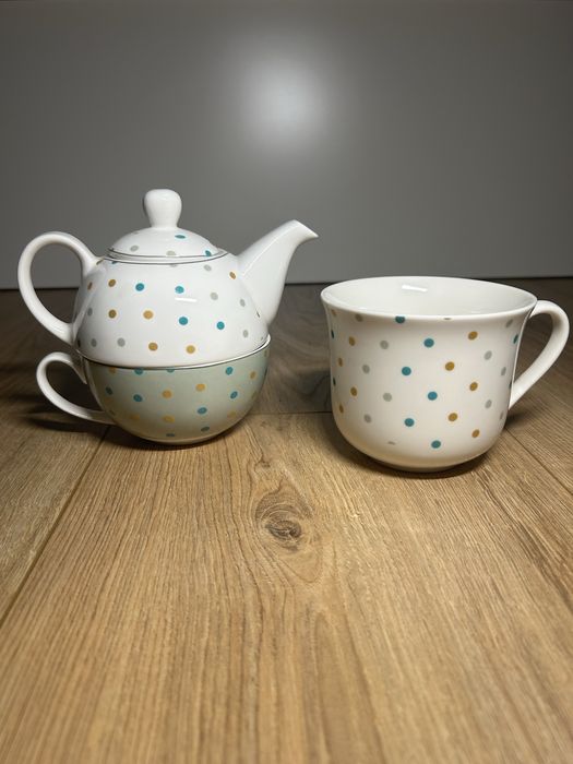 Czajniczek z filiżanką i filiżanka livello biała