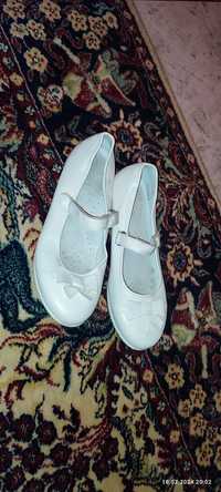buty komunijne białe baleriny rozm. 36 firmy Kornecki